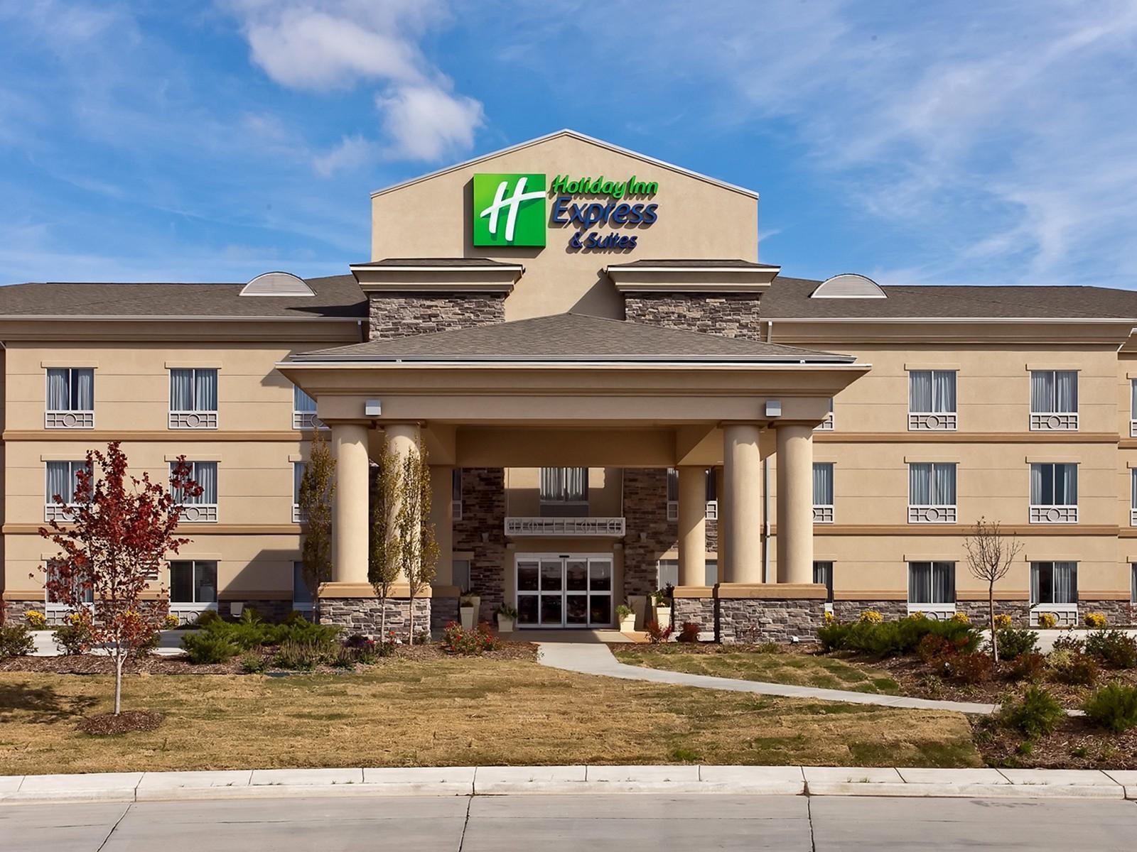 Holiday Inn Express Newton By Ihg Экстерьер фото