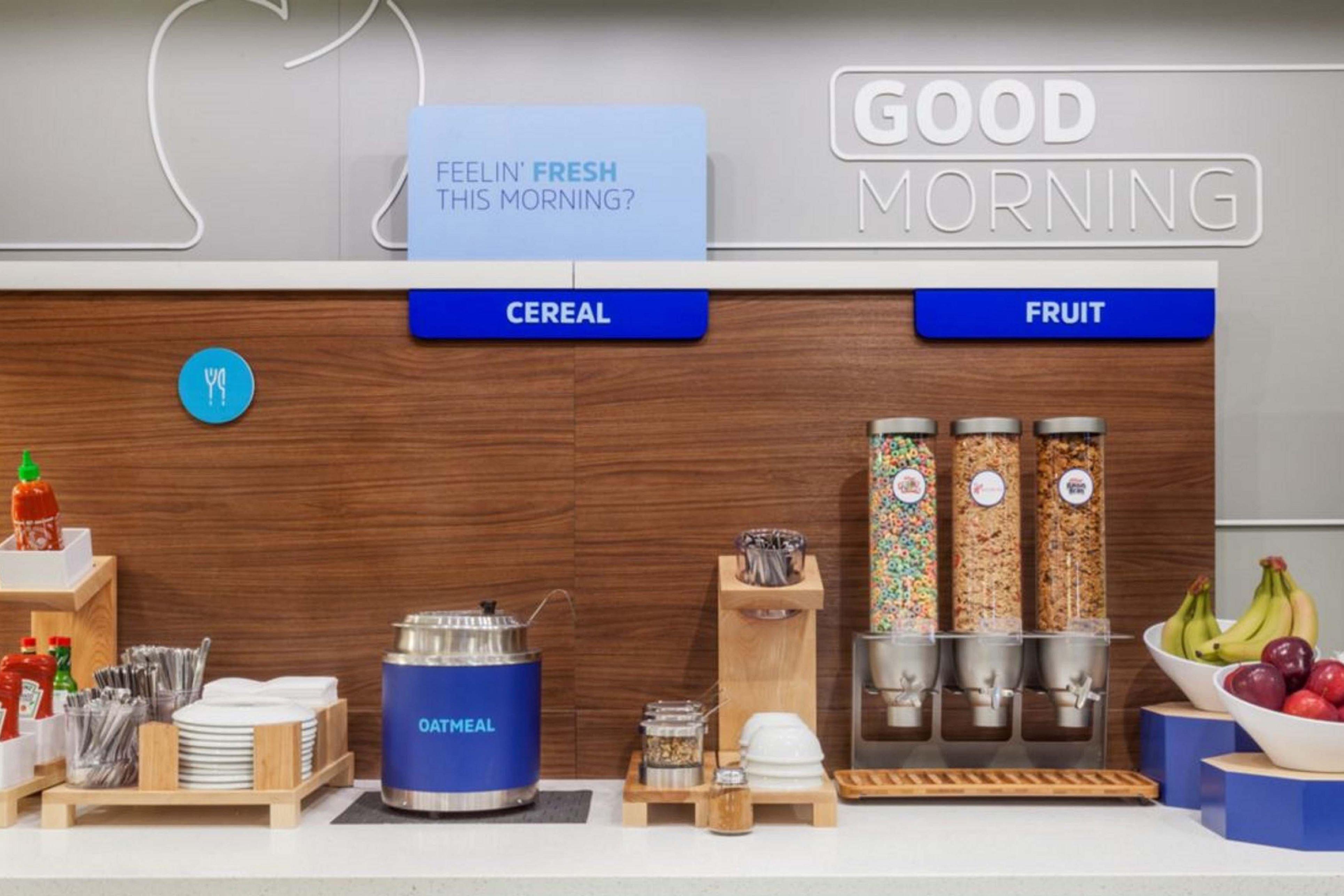 Holiday Inn Express Newton By Ihg Экстерьер фото