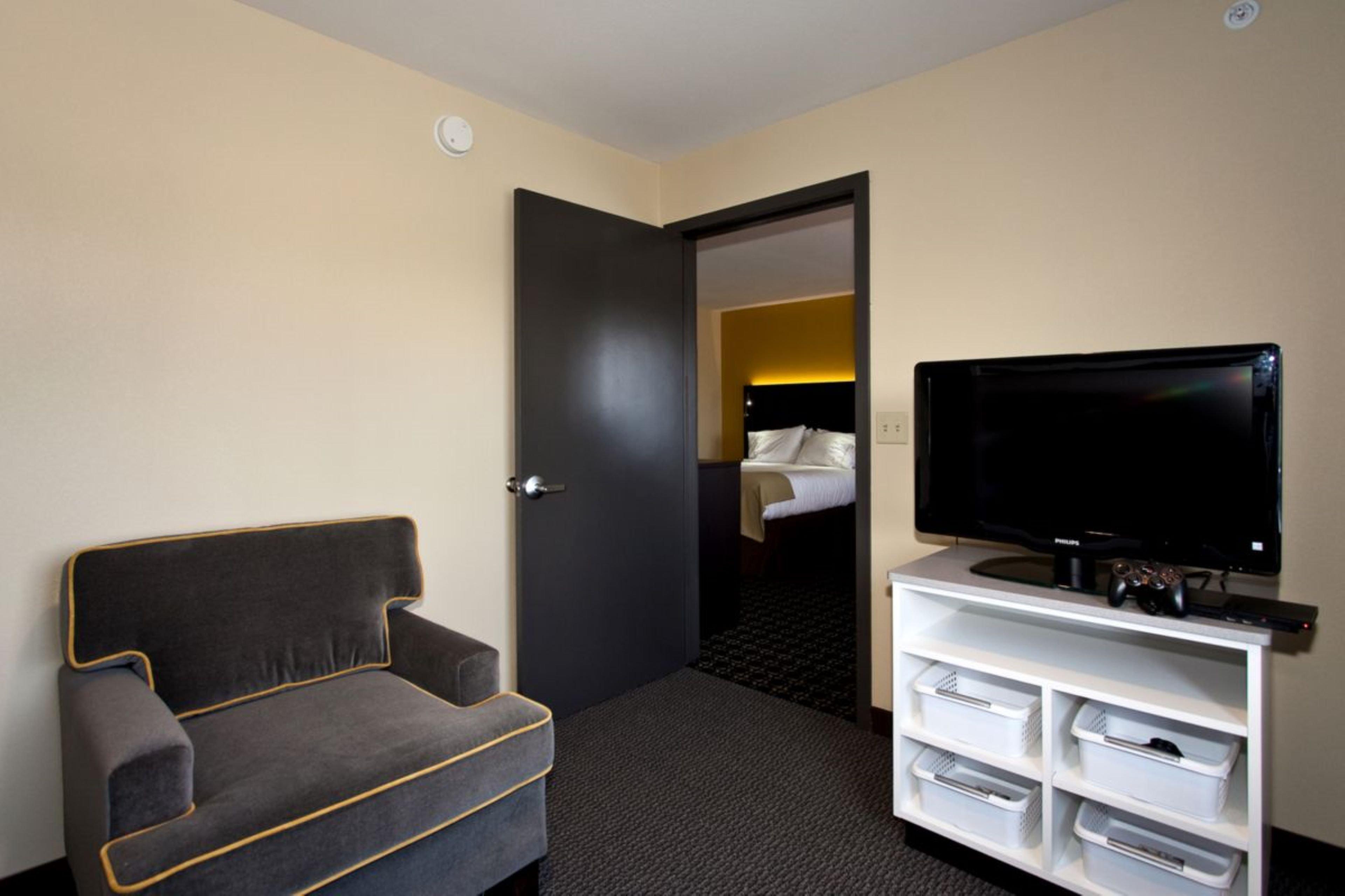 Holiday Inn Express Newton By Ihg Экстерьер фото