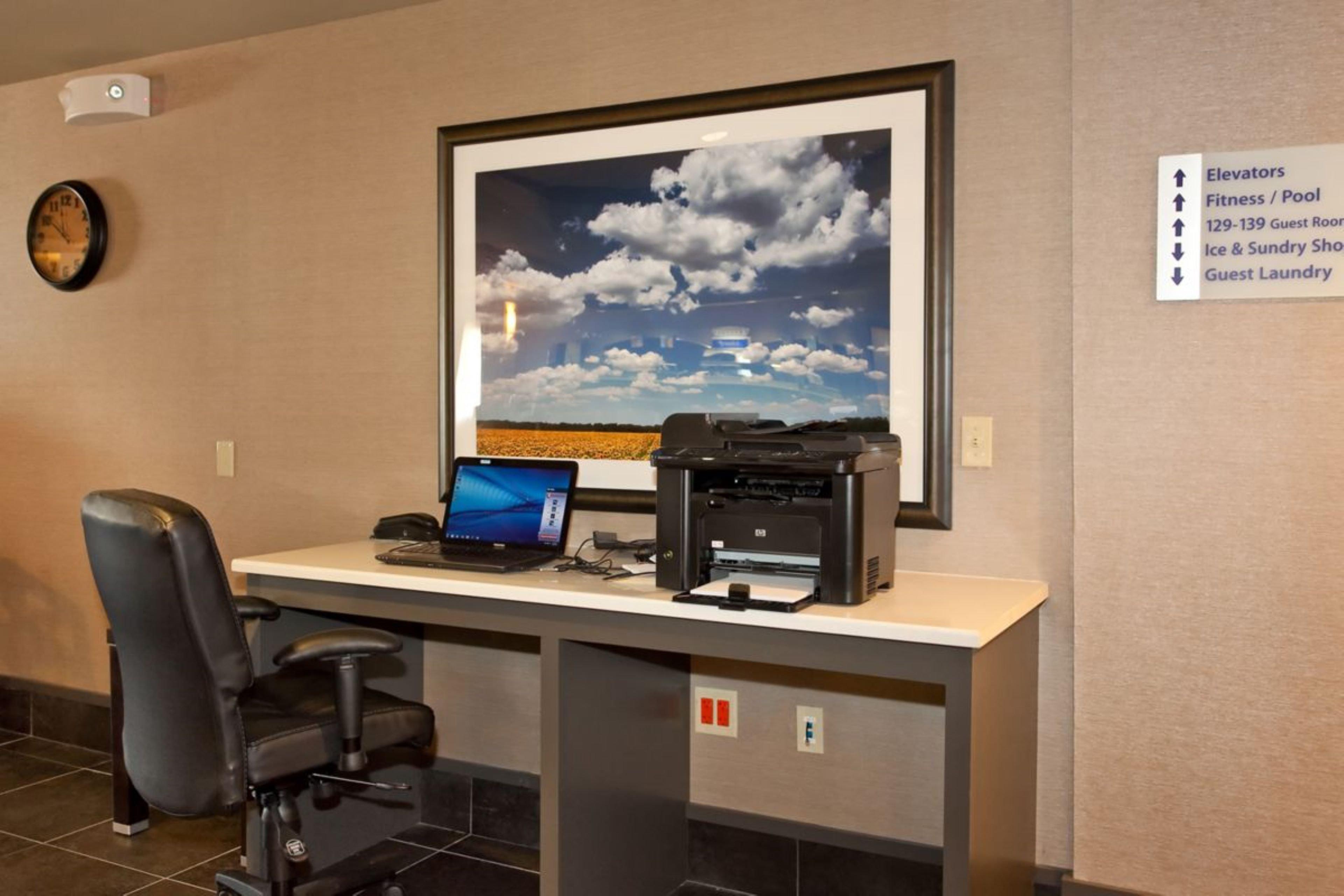 Holiday Inn Express Newton By Ihg Экстерьер фото