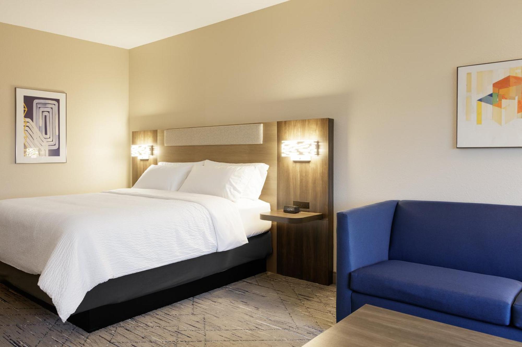 Holiday Inn Express Newton By Ihg Экстерьер фото