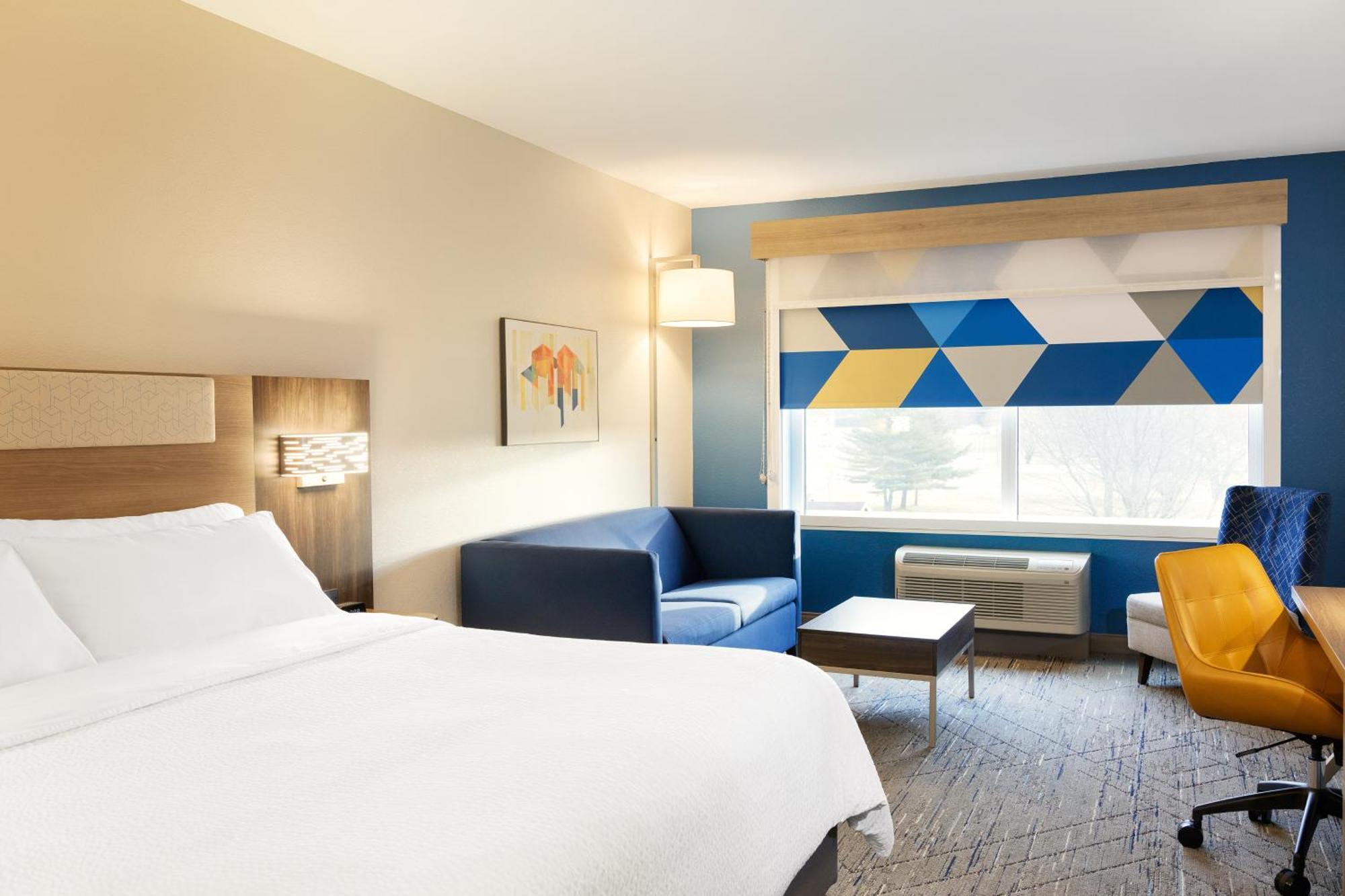 Holiday Inn Express Newton By Ihg Экстерьер фото