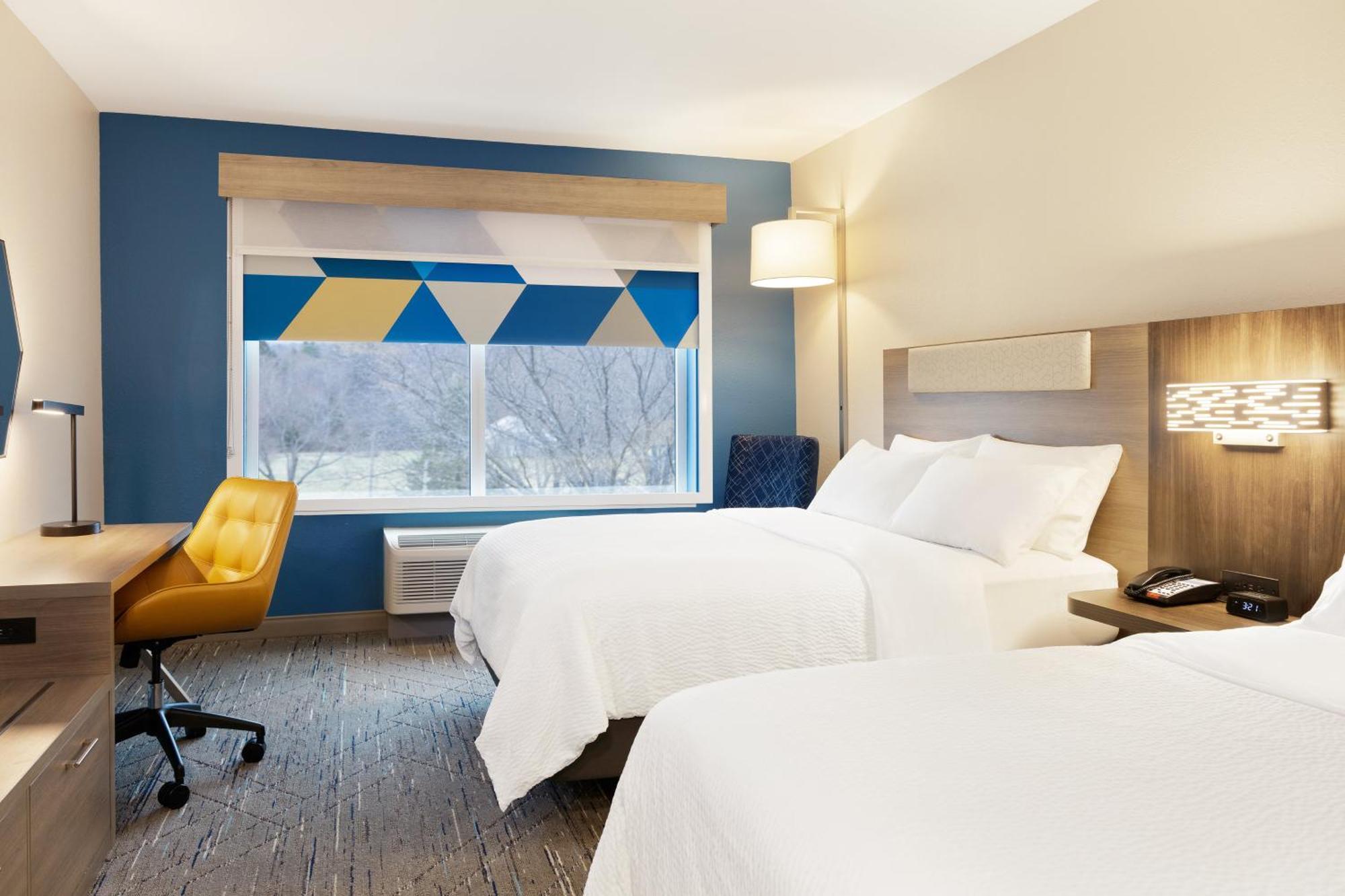 Holiday Inn Express Newton By Ihg Экстерьер фото