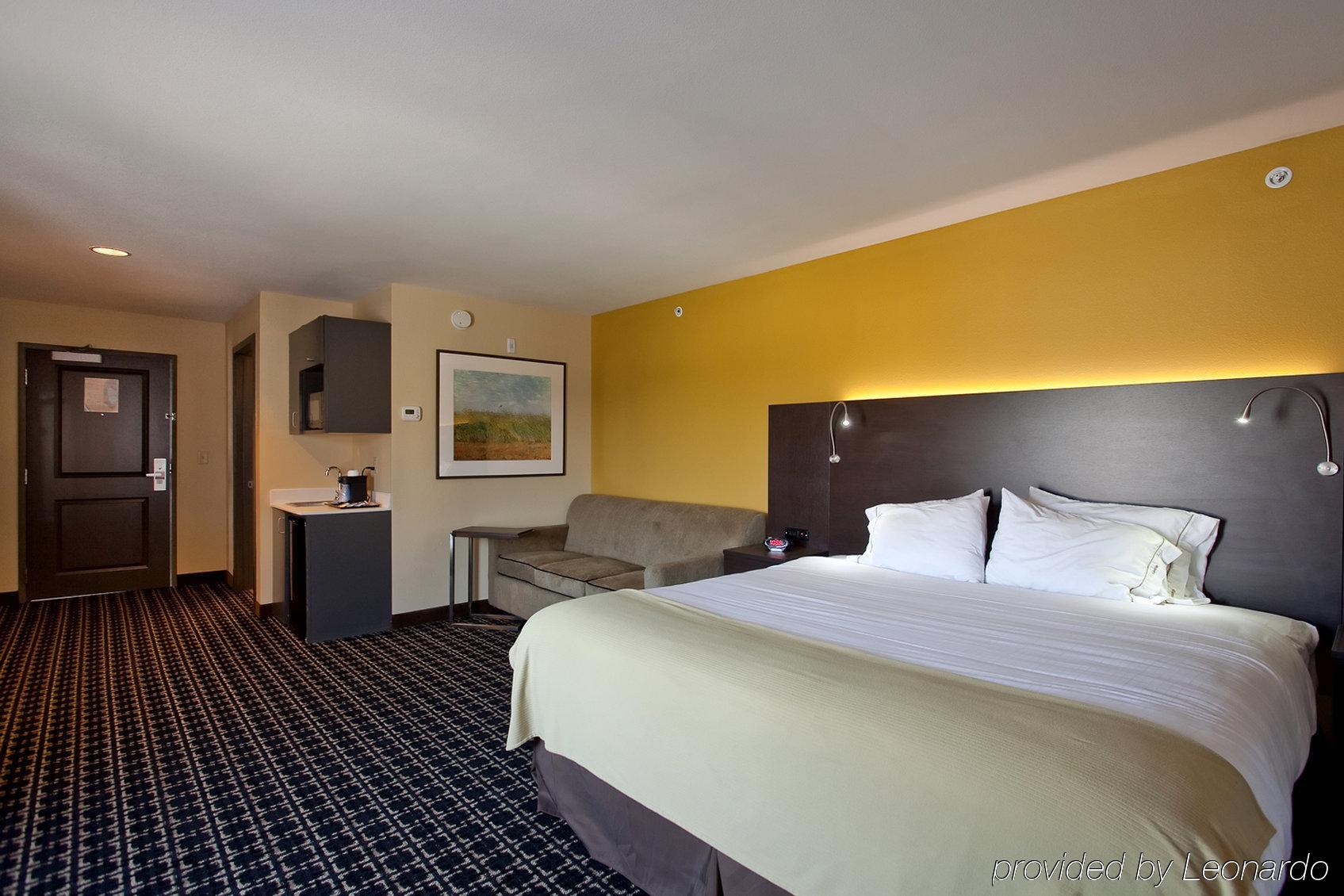 Holiday Inn Express Newton By Ihg Номер фото