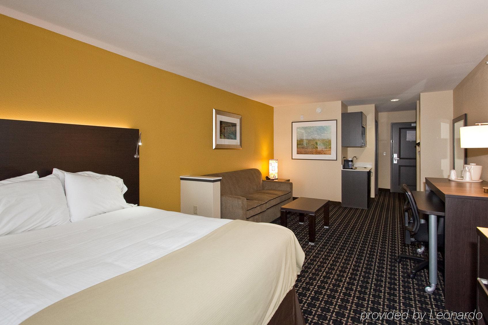 Holiday Inn Express Newton By Ihg Экстерьер фото