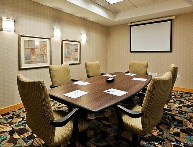 Holiday Inn Express Newton By Ihg Удобства фото