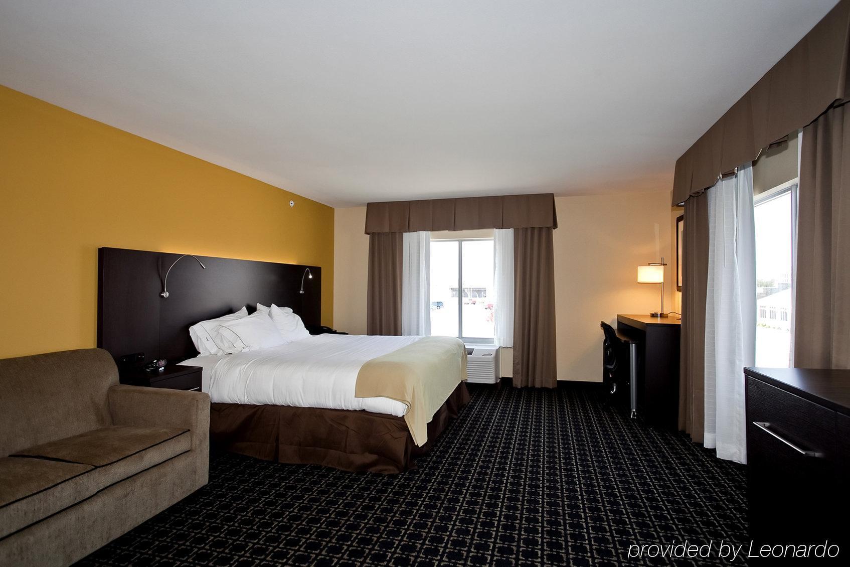 Holiday Inn Express Newton By Ihg Номер фото