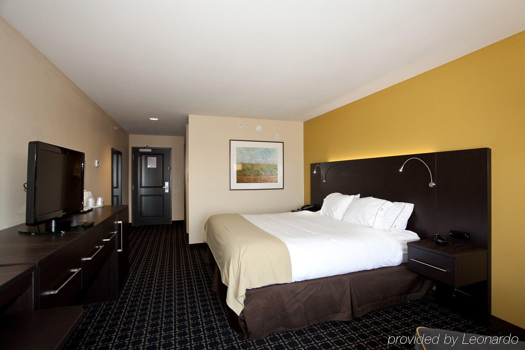 Holiday Inn Express Newton By Ihg Номер фото